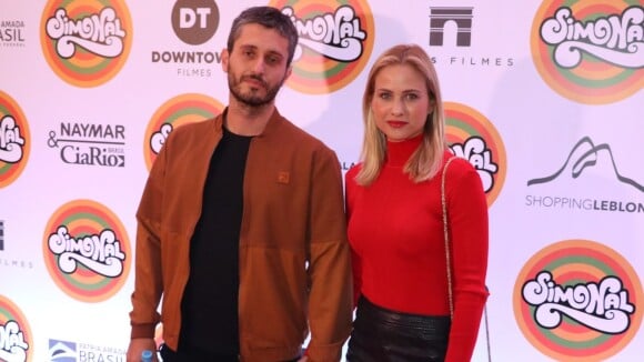Luiza Valdetaro leva novo namorado, Felipe Abad, em evento no cinema. Fotos!