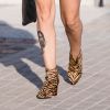A bota com estampa de leopardo também faz parte da western, tendência para o inverno 2019
