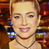 Letícia Spiller prestigia evento com lingerie sensual e abre debate sobre etarismo na web. Veja!