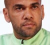 Por que Daniel Alves não usa sua fortuna para pagar fiança de milhões e deixar a cadeia após 14 meses preso?