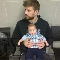 Shakira publica foto do filho, Milan, esperando seu primeiro passaporte
