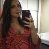 Thais Fersoza também apostou em vestido de mangas compridas, da marca Spezzato, no valor de R$989