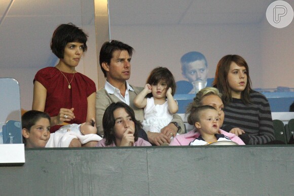 Suri Cruise, de 11 anos, já não procura mais pelo pai, Tom Cruise