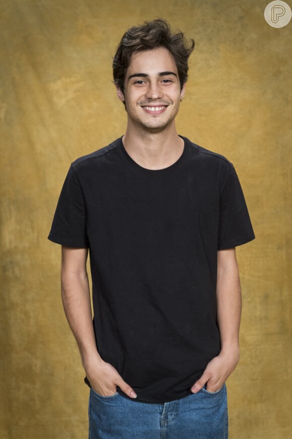 Valentim (Danilo Mesquita) é o primeiro a descobrir o rombo que o pai, Beto Falcão (Emilio Dantas), sofreu de Karola (Deborah Secco) nos próximos capítulos da novela 'Segundo Sol'