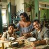 Na novela 'Além da Ilusão', Emilia (Gaby Amarantos) é mulher de Cipriano (Cláudio Gabriel) e mãe de João (Nicolas Parente)