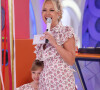 Filha de Eliana e Adriano Ricco, Manu subiu ao palco para homenagear o pai