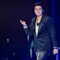 Luan Santana comenta experiência após cantar para o Papa: 'Uma benção na vida'