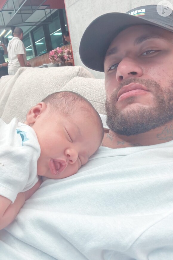 Neymar compartilhou momentos fofos com Mavie nas redes sociais