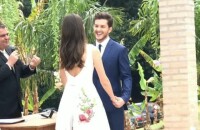 Camila Queiroz e Klebber Toledo trocaram alianças em um casamento civil em SP
