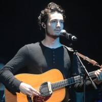Ele voltou! Tiago Iorc lança álbum novo, posta no Instagram e famosos festejam