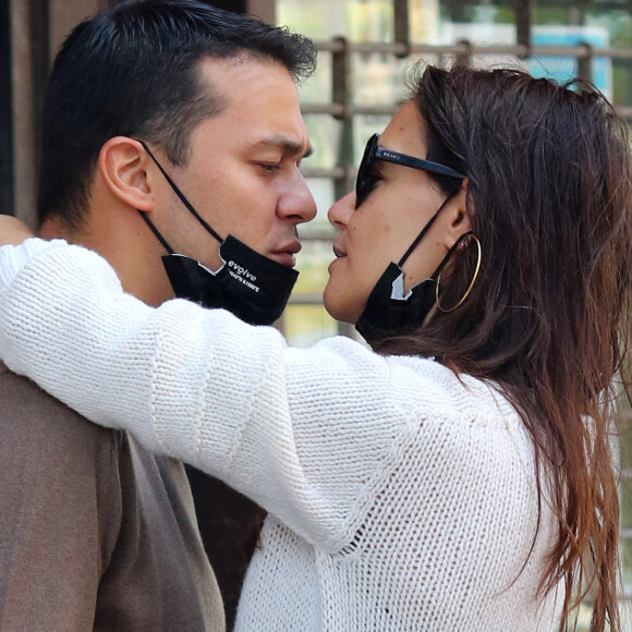 Katie Holmes assume namoro com Emilio Vitolo Jr.