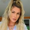 Lívia Andrade decebe críticas ao ser escoltada em exame de DNA do filho do namorado