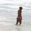 Paolla Oliveira e o diretor da novela 'Além do Tempo', Rogério Gomes, foram juntos à Prainha, na Zona Oeste do Rio de Janeiro, nesta sexta-feira, 13 de novembro de 2015