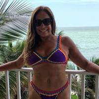 Famosas como Susana Vieira esbanjam boa forma de biquíni após os 50 anos
