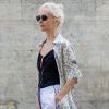 A calça jogging tem sido usada no street style de forma moderna e estilosa