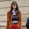 O top de renda quebra a formalidade da roupa social