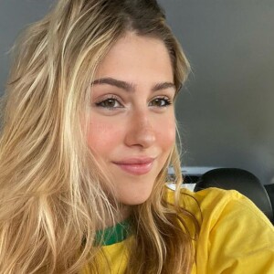 Filha de Marcos Palmeira e Amora Mautner, Júlia compartilha muitas fotos de momentos com os amigos e família nas redes sociais
