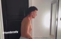 Gisele filma Tom Brady de cueca em momento de intimidade