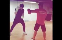 Klebber Toledo mantém o corpo definido com musculação e treinos de luta