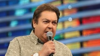 Faustão parou gravação do último 'Domingão' ao levar tombo no palco. Detalhes!