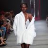 A I.AM.GIA ornou sua coleção Resort 2019 com casacos de pele