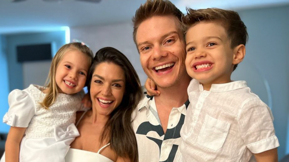 Thais Fersoza e Michel Teló encantam seguidores com fotos de viagem com os filhos: 'Família abençoada'