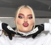 Luísa Sonza fez show com look all white na Parada LGBTQIA+