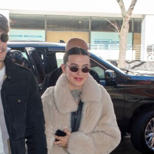 Fonte revela sobre casamento de Millie Bobby Brown: ' Eles estão planejando uma cerimônia maior nos EUA ainda este ano, mas agora eles se casaram legalmente e cuidaram de toda a papelada'