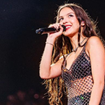 De Vampire a Deja Vu: 3 batons vermelhos para se inspirar no estilo de Olivia Rodrigo no Lollapalooza 2025