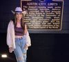 Christy Carlson Romano contou que um fragmento da bala ficou alojado atrás de seu olho e o risco de remover em cirurgia é alto