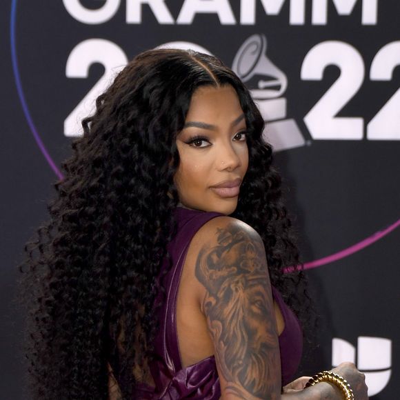 Jojo Todynho, Lívia Andrade, Ludmilla, Viih Tube, Rafaella Santos e Anitta estão entre as personalidades que já assumiram publicamente a realização de procedimentos estéticos para manter o corpo em dia — muitas vezes, priorizando a praticidade e a eficácia em meio à rotina intensa de compromissos e exposição nas redes sociais.