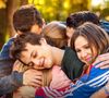 Misture uma dose de nostalgia dos anos 90 com adolescentes rebeldes, e você terá "Love 101" — Disponível na Nteflix