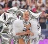 Xuxa: ‘Tirei cabelinhos da parte de trás da cabeça e coloquei aqui em cima, na rodelinha, e na frente, nas entradas’, disse ela ao jornal Extra