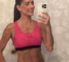 Deborah Secco revelou em suas redes sociais que tem treinado durante a viagem, apesar de não estar fazendo dieta