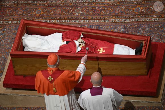 Papa Francisco morreu aos 88 anos em 21 de abril de 2025; no dia 7 de maio de 2025 começa o conclave para eleger seu sucessor