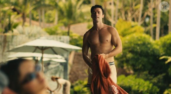 Em 'The White Lotus', o personagem de Patrick Schwarzenegger está hospedado em um resort tailandês com sua família