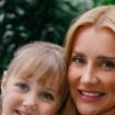 Vicky, filha caçula de Roberto Justus, encanta vestida de coelhinha em evento de Páscoa com os pais, Vera Viel, curada do câncer, e Clara Faro. Fotos!