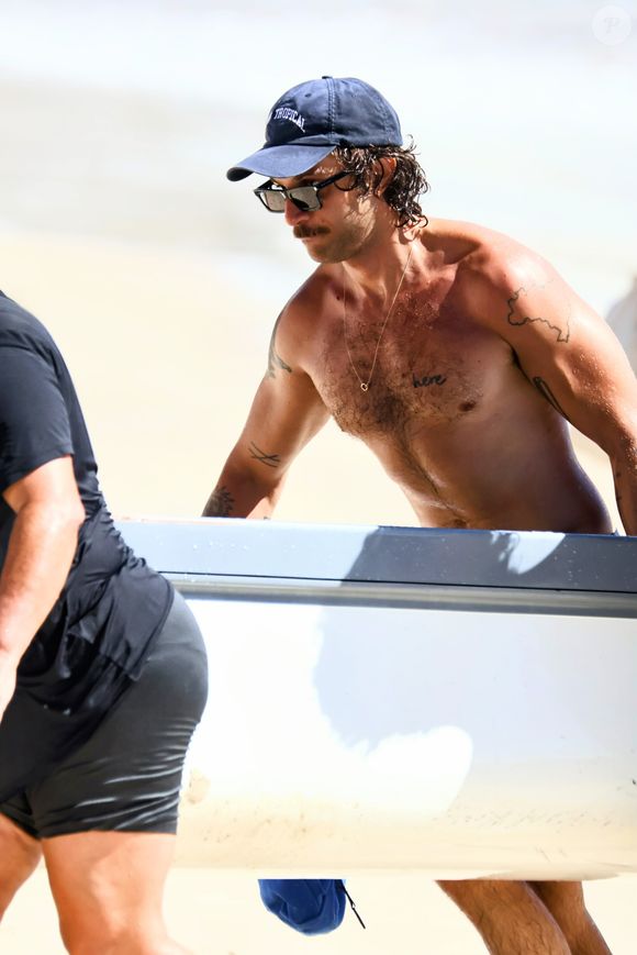 Local escolhido por Chay Suede foi a praia de Ipanema, na zona sul do Rio de Janeiro