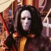 Na novela 'A Viagem', quem é o Mascarado? Respire fundo ao ver o rosto real e desfigurado do personagem misterioso