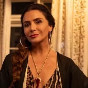 Dieta 'paleo' de Giovanna Antonelli: com pouco pão e fritura e muita batata doce, alimentação é a chave do corpo da cantora aos 48