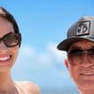 De biquíni, esposa de Amado Batista reúne fotos de lua de mel luxuosa com cantor, mas detalhe causa polêmica na web: 'Bisavô e bisneta'