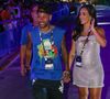Neymar e Bruna Biancardi foram vistos usando um anel prateado na mão direita, similar à uma aliança de compromisso.