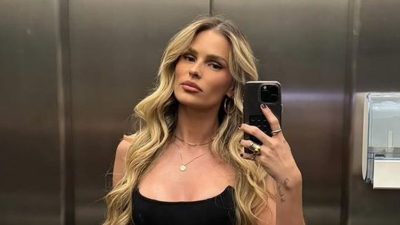 O que está por trás da beleza de Yasmin Brunet: modelo faz procedimento queridinho das famosas para deixar pele 'esticada' e super natural